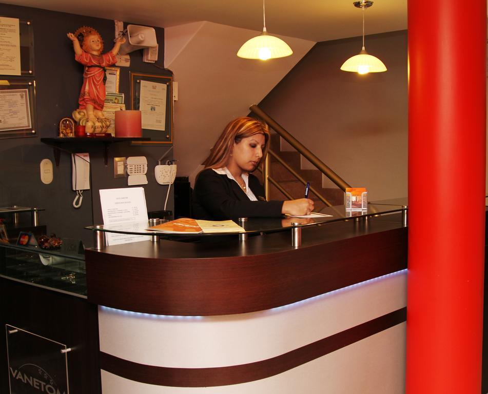 Hotel Vanetom تشيكلايو المظهر الخارجي الصورة